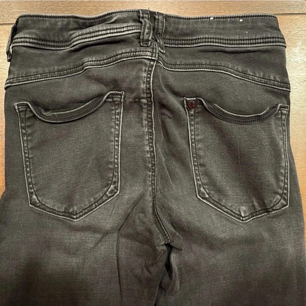 Used Feathersoft charcoal black low waist leggings, size 27/32 - Picture 5 of 9